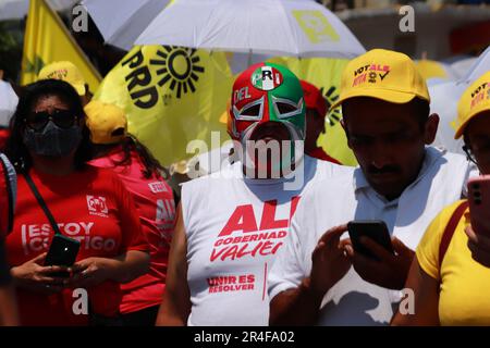 Nezahualcoyotl, Mexiko. 27. Mai 2023. 27. Mai 2023 in Ciudad Nezahualcóyotl, Mexiko: Die Menschen nehmen an der politischen Kundgebung Alejandra Del Moral Teil, Kandidat für das Amt des Gouverneurs des Staates Mexiko, um die politische Kampagne abzuschließen. Am 27. Mai 2023 in Nezahualcóyotl, Bundesstaat Mexiko, Mexiko. (Foto: Carlos Santiago/Kredit: Eyepix Group/Alamy Live News Stockfoto