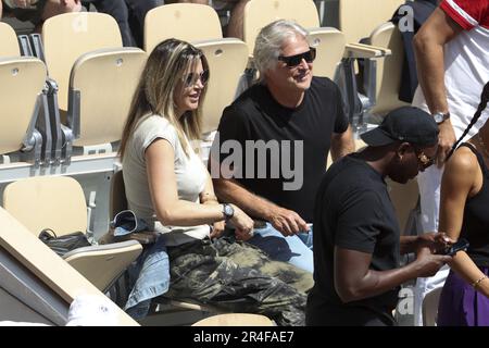 Denis Charvet besucht Yannick Noahs Konzert am Central Court 40 Jahre nach seinem Sieg bei den French Open 1983 während des Kindertags nun am Vorabend der French Open 2023, dem zweiten Grand-Slam-Tennisturnier der Saison am 27. Mai, den Yannick-Noah-Tag getauft. 2023 im stade Roland-Garros in Paris, Frankreich - Foto: Jean Catuffe/DPPI/LiveMedia Stockfoto