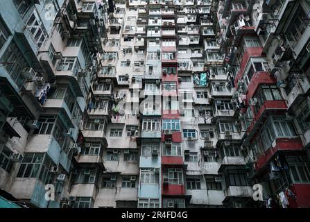 Yick Fat Building, Quarry Bay, Hongkong. Wohngegend in einem alten Apartment Stockfoto