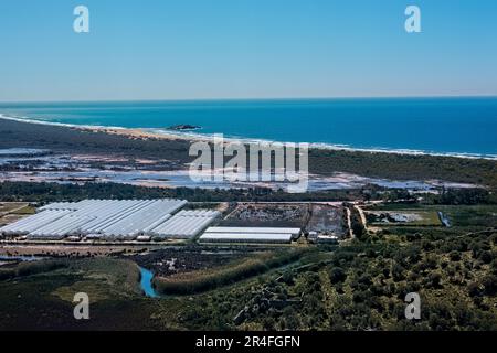 Blick auf die Ruinen der Pydnae (Pydnai) und Patara Beach auf der Lykischen Straße, Karadere, Türkei Stockfoto