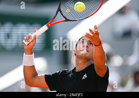 Paris, Frankreich. 27. Mai 2023. Sebastian Baez bei den French Open, Grand Slam Tennis Turnier am 27. Mai 2023 im Roland-Garros Stadion in Paris, Frankreich. Foto von Victor Joly/ABACAPRESS.COM Kredit: Abaca Press/Alamy Live News Stockfoto