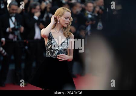 Cannes, Frankreich. 27. Mai 2023. CANNES, FRANKREICH - MAI 27: Stacy Martin nimmt am 27. Mai 2023 im Palais des Festivals in Cannes an der Vorführung und Abschlusszeremonie „Elemental“ mit rotem Teppich Teil, das 76. Mal jährlich im Rahmen des Filmfestivals in Cannes stattfindet. (Foto: Luca Carlino/NurPhoto) Kredit: NurPhoto SRL/Alamy Live News Stockfoto