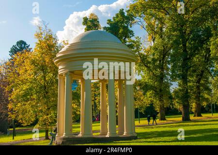 The Rotunda (Tempel der Winde), 1873, Fitzroy Gardens im Herbst, East Melbourne, Australien Stockfoto