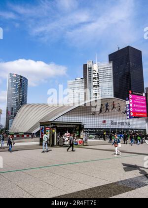 Das Gentrified Area von La Défense, dem wichtigsten Geschäftsviertel, im Pariser Stadtgebiet, Frankreich Stockfoto