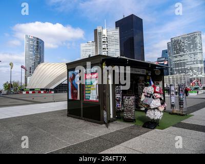 Das Gentrified Area von La Défense, dem wichtigsten Geschäftsviertel, im Pariser Stadtgebiet, Frankreich Stockfoto