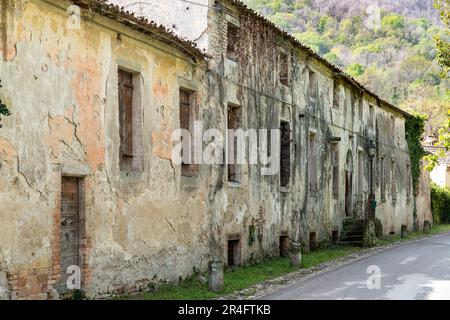 Valsanzibio, Italien-15. April 2023: Blick auf die Stadt Valsanzibio an einem sonnigen Tag Stockfoto