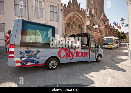 Stadtbus-Tour in Brügge, Flandern, Belgien Stockfoto