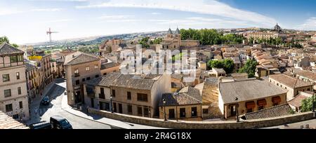 Plasencia, Spanien - 21. Juni 2022: Panoramaaufnahme der Stadt Toledo (Spanien) Stockfoto