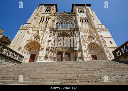 VIENNE, FRANKREICH, 26. Mai 2023 : die Kathedrale von Saint-Maurice, eine mittelalterliche römisch-katholische Kirche, die dem Heiligen Maurice gewidmet ist, war das Bepiskopal der Prima Stockfoto