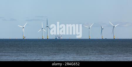 COLWYN BAY, WALES, UK - OKTOBER 7 : Windturbinen vor der Küste in Colwyn Bay Wales am 7. Oktober 2012 Stockfoto