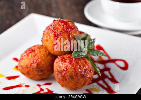 Köstliche frittierte Eiscreme. Nachtisch Stockfoto