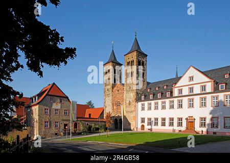 Ehemaliges Prämonstratenserkloster, heute katholische Pfarrkirche St. Mary, Peter und Paul, barockes Klostergebäude, Niddatal-Ilbenstadt Stockfoto