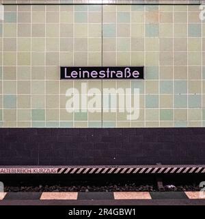 U Leinestraße, U-Bahn-Station, bedient die Linie U8 und wurde 1929 eröffnet. Neukölln, Berlin, Deutschland Stockfoto