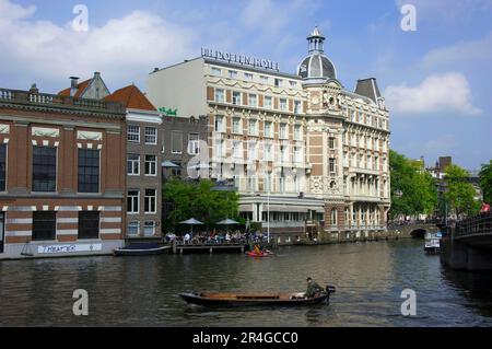 Boot, Amstel, Amsterdam, Niederlande, Hotel NH Doelen Stockfoto