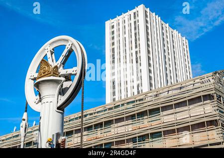 Gebäude am Canal de l'Ourcq, Quartier La Villette, Paris, Frankreich Stockfoto