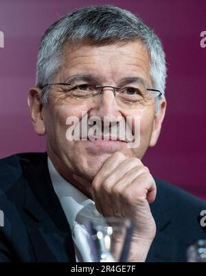 München, Deutschland. 28. Mai 2023. Herbert Hainer, Präsident von München, nimmt an einer Pressekonferenz in der Allianz Arena Teil. Kredit: Sven Hoppe/dpa/Alamy Live News Stockfoto