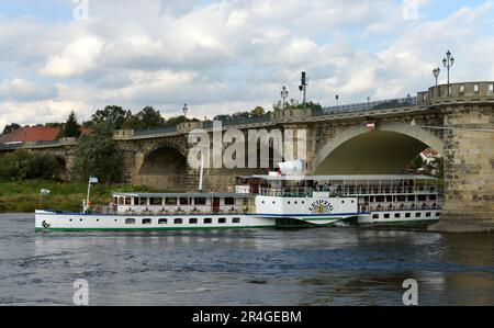 Dampfschiff Leipzig, Dampfschiff, Elbbbrücke, Elbe, Pirna, Saechsische Schweiz-Osterzgebirge, Sachsen, Deutschland Stockfoto