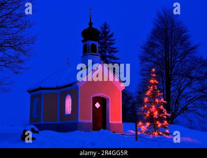 Maria Rast Chapel, Weihnachten, Karwendel Mountains, Isar Valley, Oberbayern, Bayern, Deutschland Stockfoto