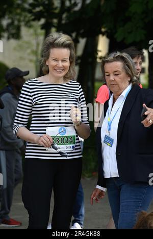 Brüssel, Belgien. 28. Mai 2023. Königin Mathilde von Belgien, abgebildet auf der 43. Ausgabe des 20 km langen Laufveranstalters Brussel – 20 km de Bruxelles, Sonntag, den 28. Mai 2023 in Brüssel. BELGA FOTO JOHN THYS Kredit: Belga News Agency/Alamy Live News Stockfoto