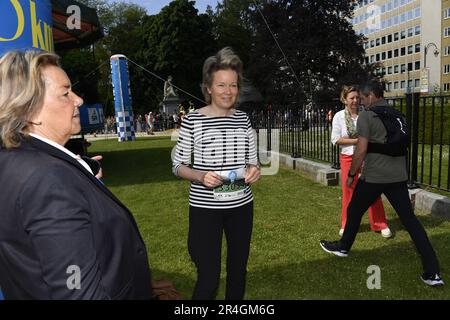 Brüssel, Belgien. 28. Mai 2023. Königin Mathilde von Belgien, abgebildet auf der 43. Ausgabe des 20 km langen Laufveranstalters Brussel – 20 km de Bruxelles, Sonntag, den 28. Mai 2023 in Brüssel. BELGA FOTO JOHN THYS Kredit: Belga News Agency/Alamy Live News Stockfoto