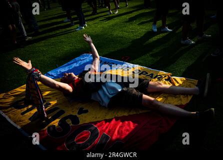 Die Sparta Praha-Fußballspieler gewannen nach neun Jahren den ersten Titel in der Division und feiern am 27. Mai 2023 in Prag, Tschechische Republik. (CTK Photo/Roman Vondrou Stockfoto