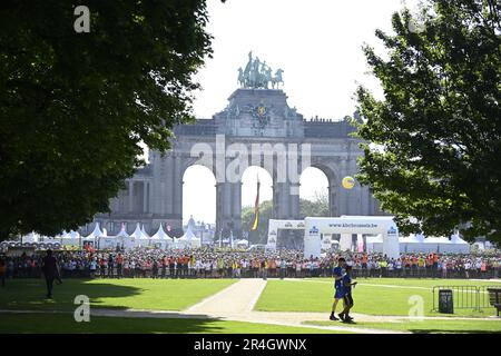 Brüssel, Belgien. 28. Mai 2023. Das Bild zeigt den Beginn der 43. Ausgabe der 20 km langen Laufveranstaltung „Brussel – 20 km de Bruxelles“ am Sonntag, den 28. Mai 2023 in Brüssel. BELGA FOTO JOHN THYS Kredit: Belga News Agency/Alamy Live News Stockfoto