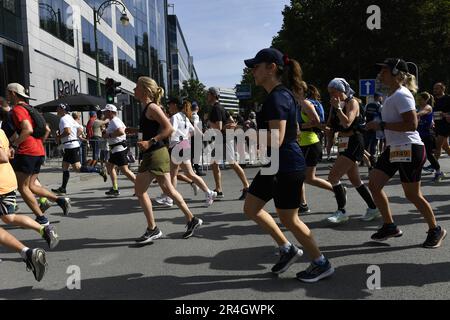 Brüssel, Belgien. 28. Mai 2023. Das Bild zeigt den Beginn der 43. Ausgabe der 20 km langen Laufveranstaltung „Brussel – 20 km de Bruxelles“ am Sonntag, den 28. Mai 2023 in Brüssel. BELGA FOTO JOHN THYS Kredit: Belga News Agency/Alamy Live News Stockfoto