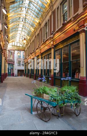 Inneneinrichtung des im viktorianischen Stil gebauten Leadenhall Market London England Stockfoto