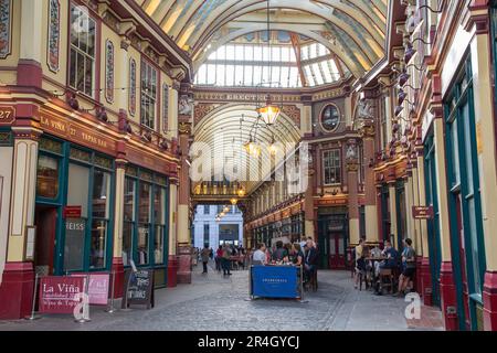 Inneneinrichtung des im viktorianischen Stil gebauten Leadenhall Market London England Stockfoto