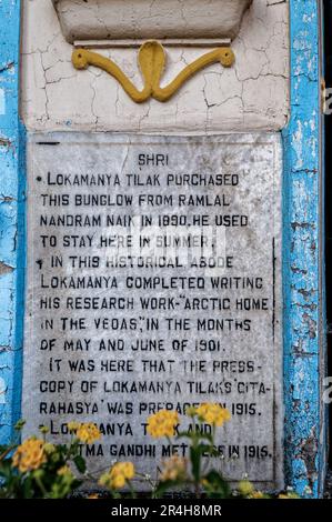 01 11 2007 Marble Plate on House im Besitz von Bal Gangadhar Tilak am Sinhagad Fort nahe Pune, Maharashtra, Indien, Asien. Stockfoto