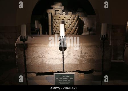 Grab des Heiligen William, Krypta, York Minster, Minster Yard, York, North Yorkshire, England, Großbritannien, Großbritannien, Europa Stockfoto