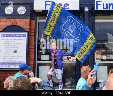 Everton-Fans kommen vor dem Premier League-Spiel Everton gegen Bournemouth im Goodison Park, Liverpool, Großbritannien, 28. Mai 2023 (Foto: Craig Thomas/News Images) Stockfoto