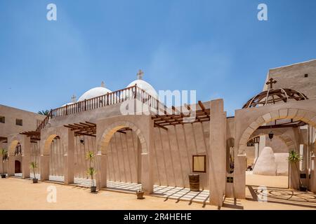 Blick auf die antike Kirche, Deir Baramus, das christliche Kloster, Wadi Natrun, Ägypten Stockfoto