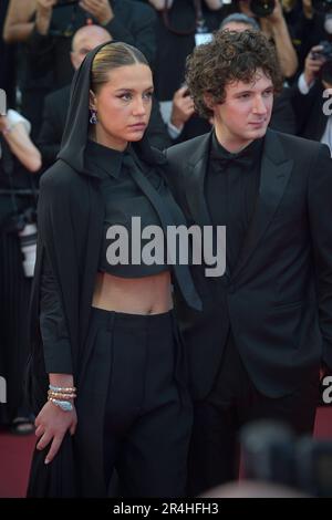 Cannes, Frankreich. 27. Mai 2023. CANNES, FRANKREICH - 27. MAI: Vincent Lacoste und die französische Schauspielerin Adele Exarchopoulos besuchen die Vorführung und Abschlusszeremonie des roten Teppichs während des 76. Jährlichen Filmfestivals von Cannes im Palais des Festivals am 27. Mai 2023 in Cannes, Frankreich. Kredit: dpa/Alamy Live News Stockfoto