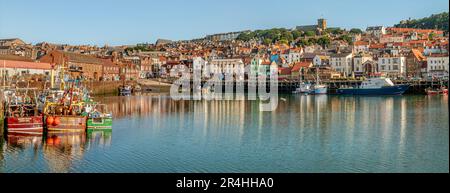 Panorama der Fischereigewohnheiten von Scarborough an der Nordseeküste von North Yorkshire, England Stockfoto