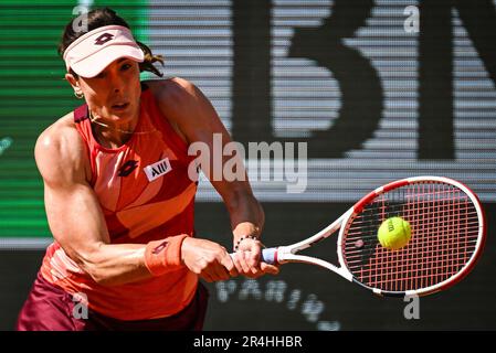 Paris, Frankreich, Frankreich. 28. Mai 2023. Alize CORNET von Frankreich am ersten Tag des Roland-Garros 2023, French Open 2023, Grand-Slam-Tennisturnier im Roland-Garros-Stadion am 28. Mai 2023 in Paris, Frankreich. (Kreditbild: © Matthieu Mirville/ZUMA Press Wire) NUR REDAKTIONELLE VERWENDUNG! Nicht für den kommerziellen GEBRAUCH! Stockfoto