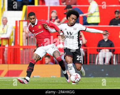 Manchester, Großbritannien. 28. Mai 2023. Marcus Rashford von Manchester United tussles mit Willian von Fulham während des Premier League-Spiels in Old Trafford, Manchester. Das Bild sollte lauten: Andrew Yates/Sportimage Credit: Sportimage Ltd/Alamy Live News Stockfoto