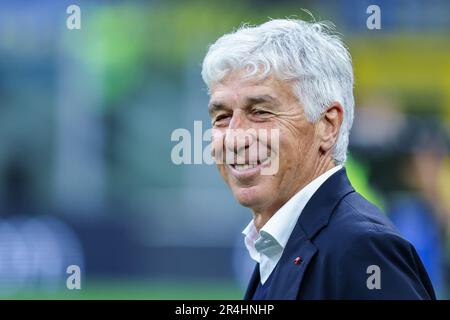 Gian Piero Gasperini Cheftrainer von Atalanta BC lächelt während des Fußballspiels der Serie A 2022/23 zwischen Inter und Atalanta im Giuseppe Meazza Stadium. Endstand: Inter 3:2 Atalanta. Stockfoto