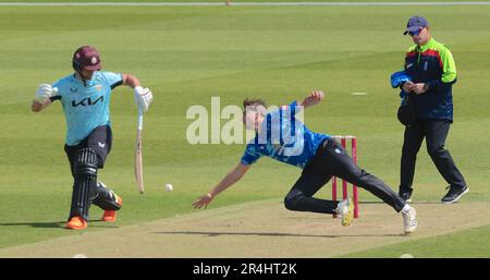 London, Großbritannien. 28. Mai 2023. Sussex's James Coles als Surrey gegen Sussex Sharks im Vitality T20 Blast Cricket Match im Kia Oval. Kredit: David Rowe/Alamy Live News Stockfoto