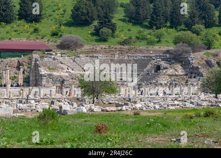 Ein Bild des Odeon in der antiken Stadt Ephesus aus der Ferne. Stockfoto