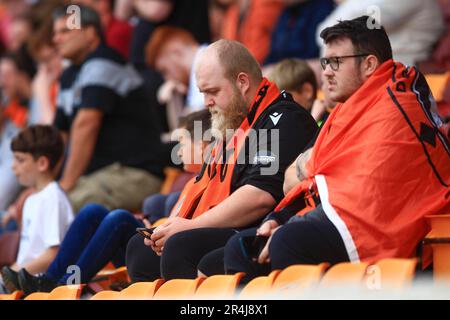 Motherwell, Schottland, Großbritannien. 28. Mai 2023; Fir Park, Motherwell, Schottland: Scottish Premiership Football, Motherwell gegen Dundee United; Dundee United Fans schauen auf dejected Credit: Action Plus Sports Images/Alamy Live News Stockfoto