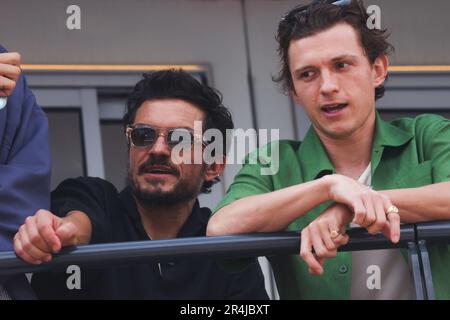 Monte Carlo, Monaco. 28. Mai 2023. Tom Holland und Orlando Bloom werden vor dem Start des Grand Prix F1 von Monaco am Circuit de Monaco am 27. Mai 2023 in Monte-Carlo, Monaco, gesehen. (Kreditbild: © Beata Zawrzel/ZUMA Press Wire) NUR REDAKTIONELLE VERWENDUNG! Nicht für den kommerziellen GEBRAUCH! Kredit: ZUMA Press, Inc./Alamy Live News Stockfoto