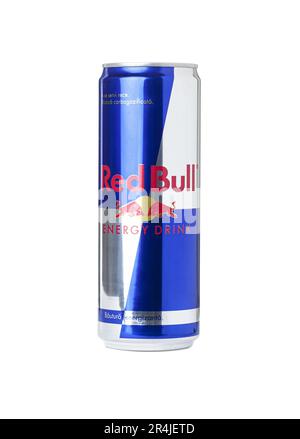 Chisinau, Moldawien Mai 26 2023: Dose of Red Bull Energy Drink isoliert auf weißem Hintergrund. Mit Beschneidungspfad Stockfoto