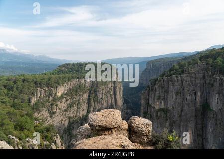 Canyon, Blick von oben. Landschaft von Tazi Kanyon in Manavgat, Antalya, Türkei Stockfoto