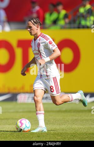 Kaiserslautern, Deutschland. 28. Mai 2023. Fußball: 2. Bundesliga, 1. FC Kaiserslautern - Fortuna Düsseldorf, Matchday 34, Fritz-Walter-Stadion. Düsseldorfs Michal Karbownik. Kredit: Thomas Frey/dpa - WICHTIGER HINWEIS: Gemäß den Anforderungen der DFL Deutsche Fußball Liga und des DFB Deutscher Fußball-Bund ist es verboten, im Stadion aufgenommene Fotos und/oder das Spiel in Form von Sequenzbildern und/oder videoähnlichen Fotoserien zu verwenden oder verwenden zu lassen./dpa/Alamy Live News Stockfoto