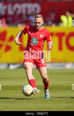 Kaiserslautern, Deutschland. 28. Mai 2023. Fußball: 2. Bundesliga, 1. FC Kaiserslautern - Fortuna Düsseldorf, Matchday 34, Fritz-Walter-Stadion. Kaiserslautern ist Ben Zolinski. Kredit: Thomas Frey/dpa - WICHTIGER HINWEIS: Gemäß den Anforderungen der DFL Deutsche Fußball Liga und des DFB Deutscher Fußball-Bund ist es verboten, im Stadion aufgenommene Fotos und/oder das Spiel in Form von Sequenzbildern und/oder videoähnlichen Fotoserien zu verwenden oder verwenden zu lassen./dpa/Alamy Live News Stockfoto