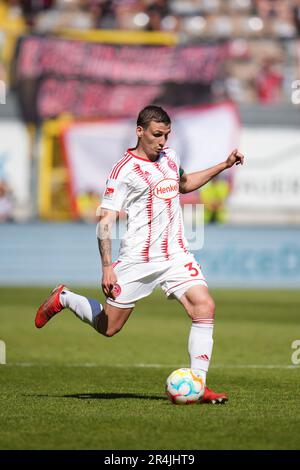 Kaiserslautern, Deutschland. 28. Mai 2023. Fußball: 2. Bundesliga, 1. FC Kaiserslautern - Fortuna Düsseldorf, Matchday 34, Fritz-Walter-Stadion. Düsseldorfer Marcel Sobottka Credit: Thomas Frey/dpa - WICHTIGER HINWEIS: Gemäß den Anforderungen der DFL Deutsche Fußball Liga und des DFB Deutscher Fußball-Bund ist es verboten, im Stadion aufgenommene Fotos und/oder das Spiel in Form von Sequenzbildern und/oder videoähnlichen Fotoserien zu verwenden oder verwenden zu lassen./dpa/Alamy Live News Stockfoto