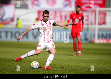 Kaiserslautern, Deutschland. 28. Mai 2023. Fußball: 2. Bundesliga, 1. FC Kaiserslautern - Fortuna Düsseldorf, Matchday 34, Fritz-Walter-Stadion. Düsseldorfer Marcel Sobottka. Kredit: Thomas Frey/dpa - WICHTIGER HINWEIS: Gemäß den Anforderungen der DFL Deutsche Fußball Liga und des DFB Deutscher Fußball-Bund ist es verboten, im Stadion aufgenommene Fotos und/oder das Spiel in Form von Sequenzbildern und/oder videoähnlichen Fotoserien zu verwenden oder verwenden zu lassen./dpa/Alamy Live News Stockfoto