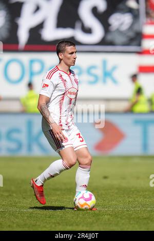 Kaiserslautern, Deutschland. 28. Mai 2023. Fußball: 2. Bundesliga, 1. FC Kaiserslautern - Fortuna Düsseldorf, Matchday 34, Fritz-Walter-Stadion. Düsseldorfer Marcel Sobottka. Kredit: Thomas Frey/dpa - WICHTIGER HINWEIS: Gemäß den Anforderungen der DFL Deutsche Fußball Liga und des DFB Deutscher Fußball-Bund ist es verboten, im Stadion aufgenommene Fotos und/oder das Spiel in Form von Sequenzbildern und/oder videoähnlichen Fotoserien zu verwenden oder verwenden zu lassen./dpa/Alamy Live News Stockfoto