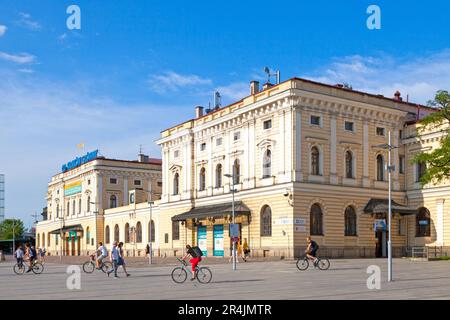 Krakau, Polen - Juni 06 2019: Alter Hauptbahnhof (Polnisch: Stary Dworzec Główny) wenige Meter vom neuen Bahnhof entfernt. Stockfoto